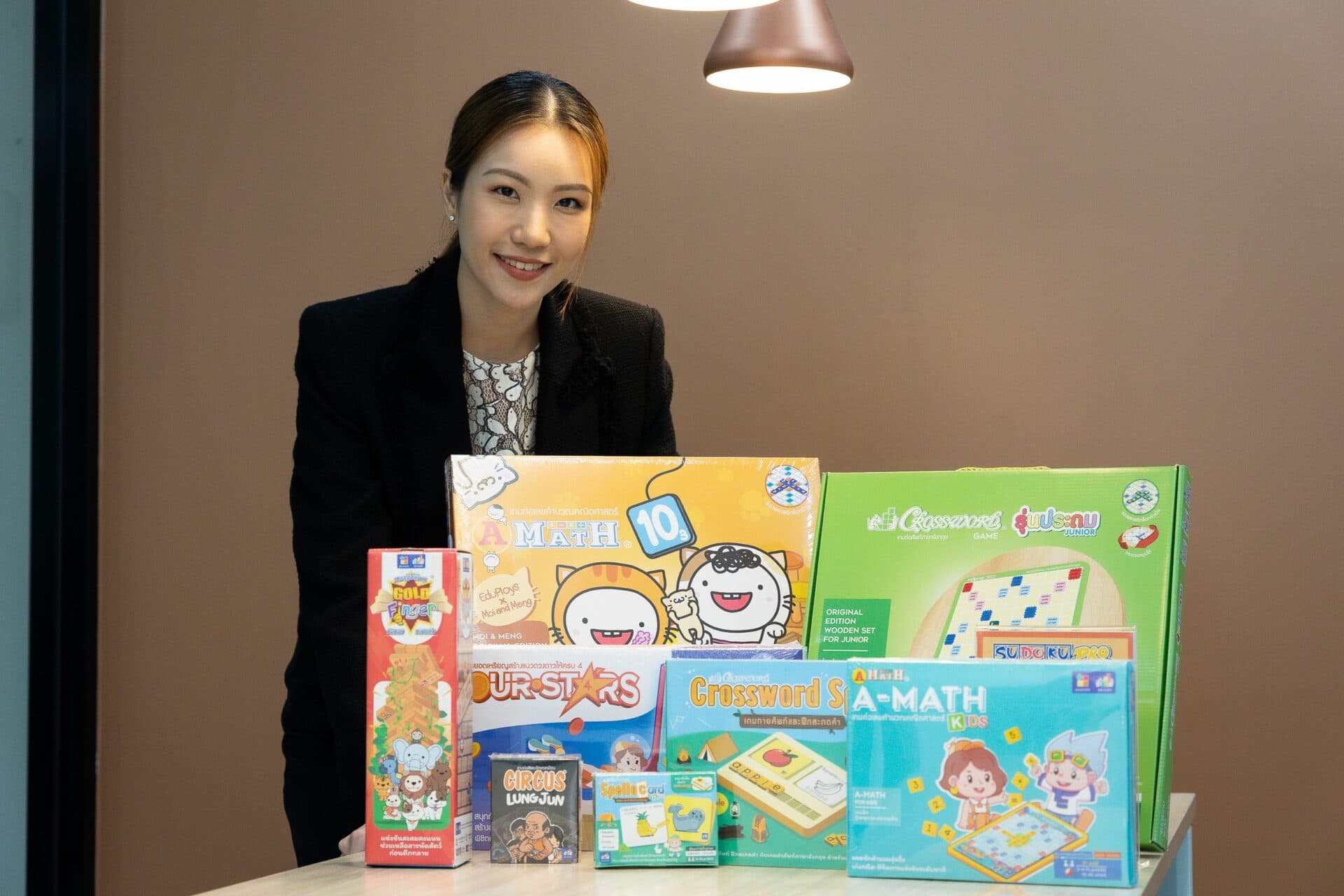 EduPLOYS ฉลองคิดค้น “เอแม็ท” และ “คำคม” ครบรอบ 34 ปี ส่งโปรโมชันบอร์ดเกมทุกช่วงวัย เด็ก – ผู้ใหญ่ – ผู้สูงวัย และโรงเรียน