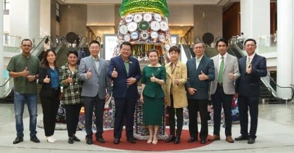 มูลนิธิแอสเสท เวิรด์ เพื่อการกุศล จับมือกรุงเทพมหานคร และเครือข่ายพันธมิตร เดินหน้าส่งต่อความสุขร่วมเปิดไฟต้นคริสต์มาส “A Sathorn District Charity Christmas Tree” พร้อมสนุกกับกิจกรรมตลาดเพื่อการกุศล “AWC Charity Market Around” ณ อาคารเอ็มไพร์ ทาวเวอร์