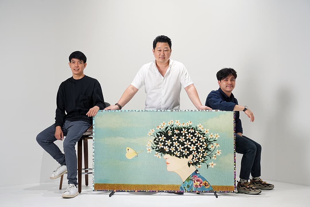 ซัมซุงจับมือกับ 333GALLERY เปิดตัวกรอบทีวีสุดพิเศษออกแบบโดยศิลปินแห่งยุค  “จิตติ จำเนียรไว” และ “MrKreme” เพื่อทีวีสุดอาร์ต “Samsung The Frame”