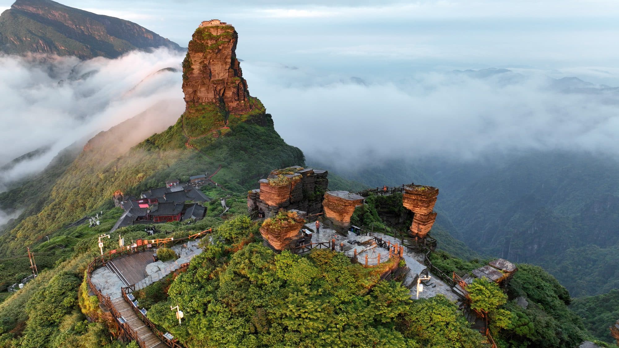 ภูเขาฟ่านจิ้งซาน: สวรรค์บนยอดเขาที่นักเดินทางห้ามพลาด