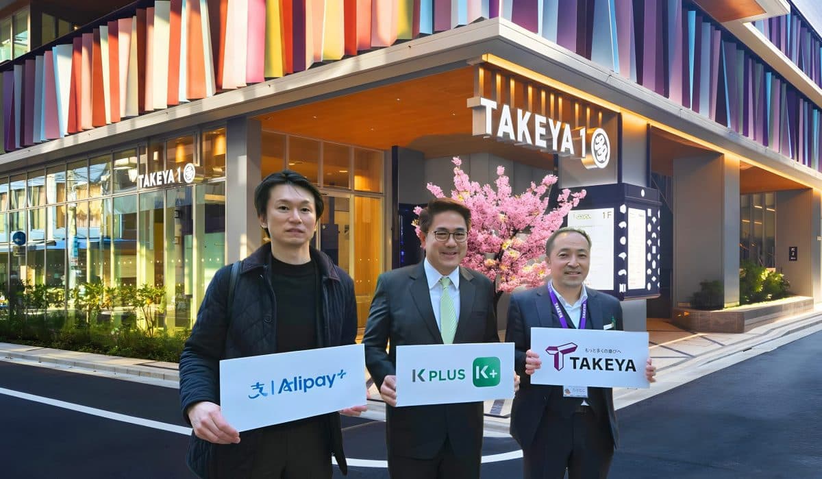 กสิกรไทยให้คนไทยเที่ยวนอกสะดวก ง่ายไปอีกขั้น ขยายบริการ QR สแกนจ่ายผ่าน K PLUS ได้แล้วใน 47 ประเทศทั่วโลก พร้อมตั้งเป้าธุรกรรมปีนี้โต 9 เท่า