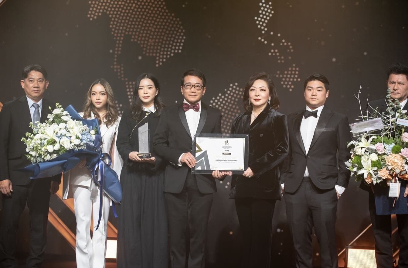 “KRONOS SATHORN” คว้ารางวัลใหญ่ระดับภูมิภาค “Best Luxury Office Development” จากเวที “Dot Property Southeast Asia Awards 2023” ตอกย้ำสุดยอดสำนักงานอัลตร้าลักชัวรีบนทำเล Real CBD สาทร เผยแผนรุกตลาดออฟฟิศเกรด A ดึงดูดองค์กรชั้นนำระดับโลก