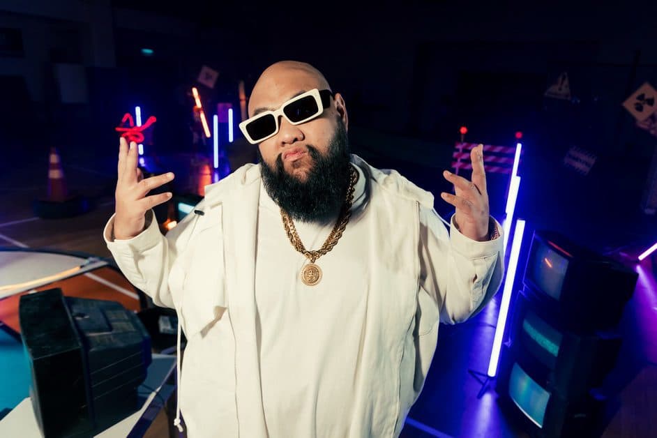 กอล์ฟ F*Hero ปลื้ม ‘กุหลาบ’ ฟาดอันดับหนึ่ง “The Official Thailand Chart” 2 สัปดาห์รวด