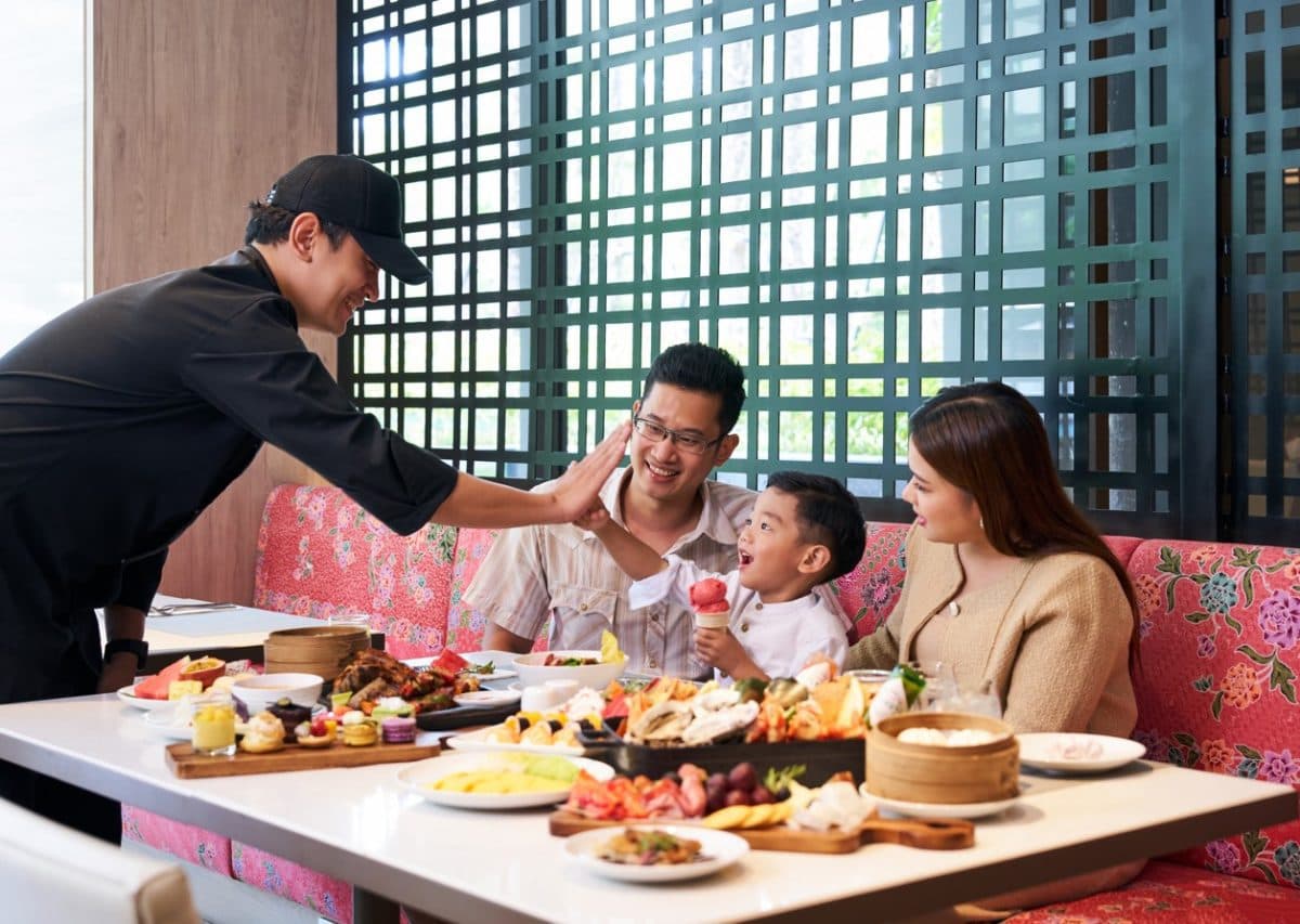 สัมผัสรสชาติอาหารไทยต้นตำรับในบุฟเฟ่ต์สงกรานต์ ห้องอาหารช้อนส้อม โรงแรมคอร์ทยาร์ด บาย แมริออท กรุงเทพฯ สุวรรณภูมิ แอร์พอร์ท